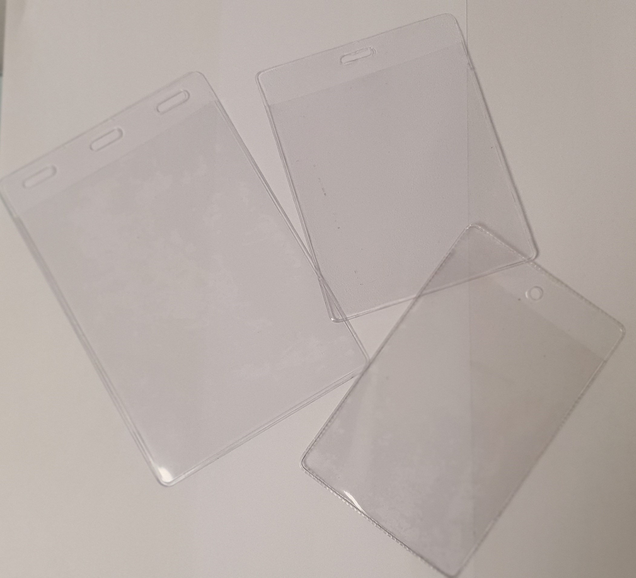 תג כיס שקוף לפי מידה לתג שם והצגת מחיר על גבי מוצרים תג כיס שקוף לפי מידה לתג שם והצגת מחיר על גבי מוצרים