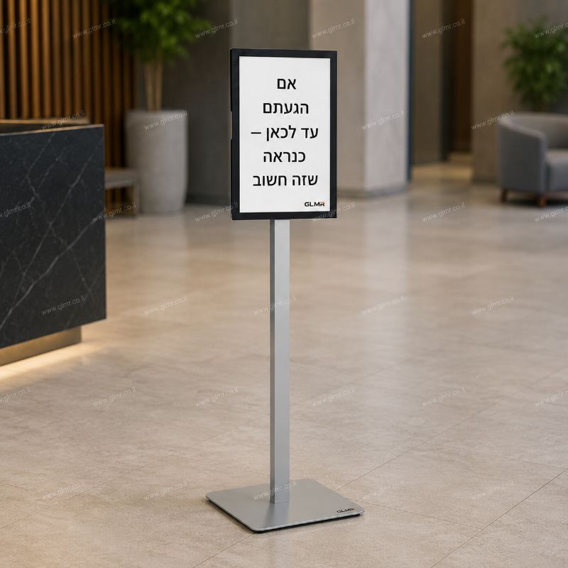 מעמד מידע רצפתי אלומיניום A4 בלובי מודרני עם שלט מואר ומשעשע מעמד מידע רצפתי אלומיניום A4 בלובי מודרני עם שלט מואר ומשעשע